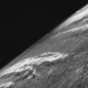 Ilustración para el artículo titulado La primera fotografía de la Tierra desde el espacio se tomó hace 70 años a bordo de un cohete nazi